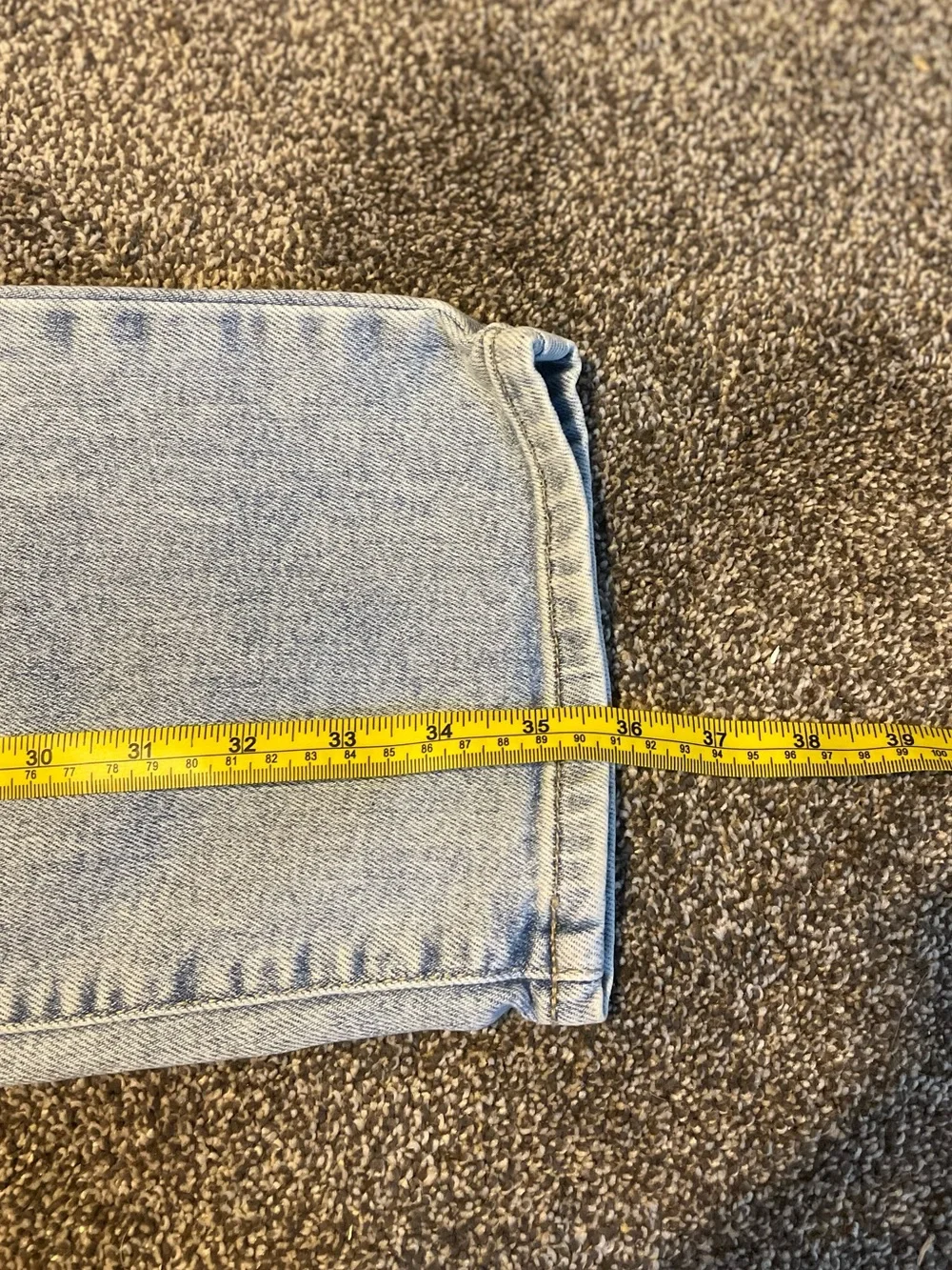 Light Wash Cropped Women's Jeans - Picture 4 of 6